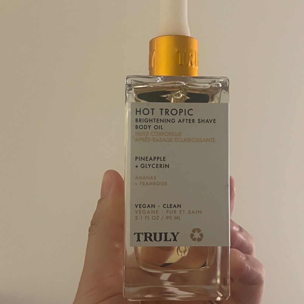 TRULY Hot Tropic Brightening Body Oil with Pineapple